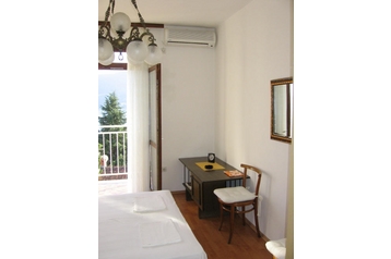 Montenegro Privát Herceg Novi, Exterior